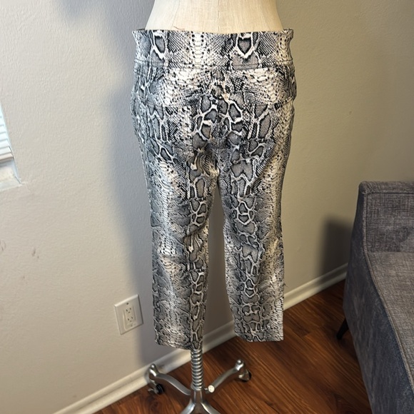 Stretchy “jean style” leggings - Picture 4 of 4